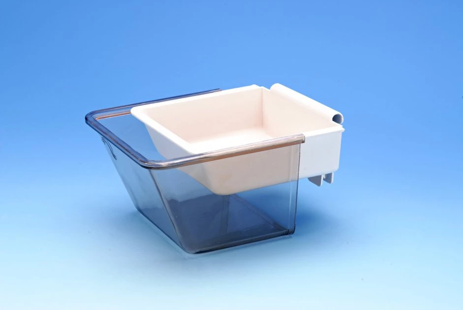 Penn-Plax Bird Bath with Universal Hanging Clips 4 Penn-Plax Bird Bath with Universal Hanging Clips - Image 4